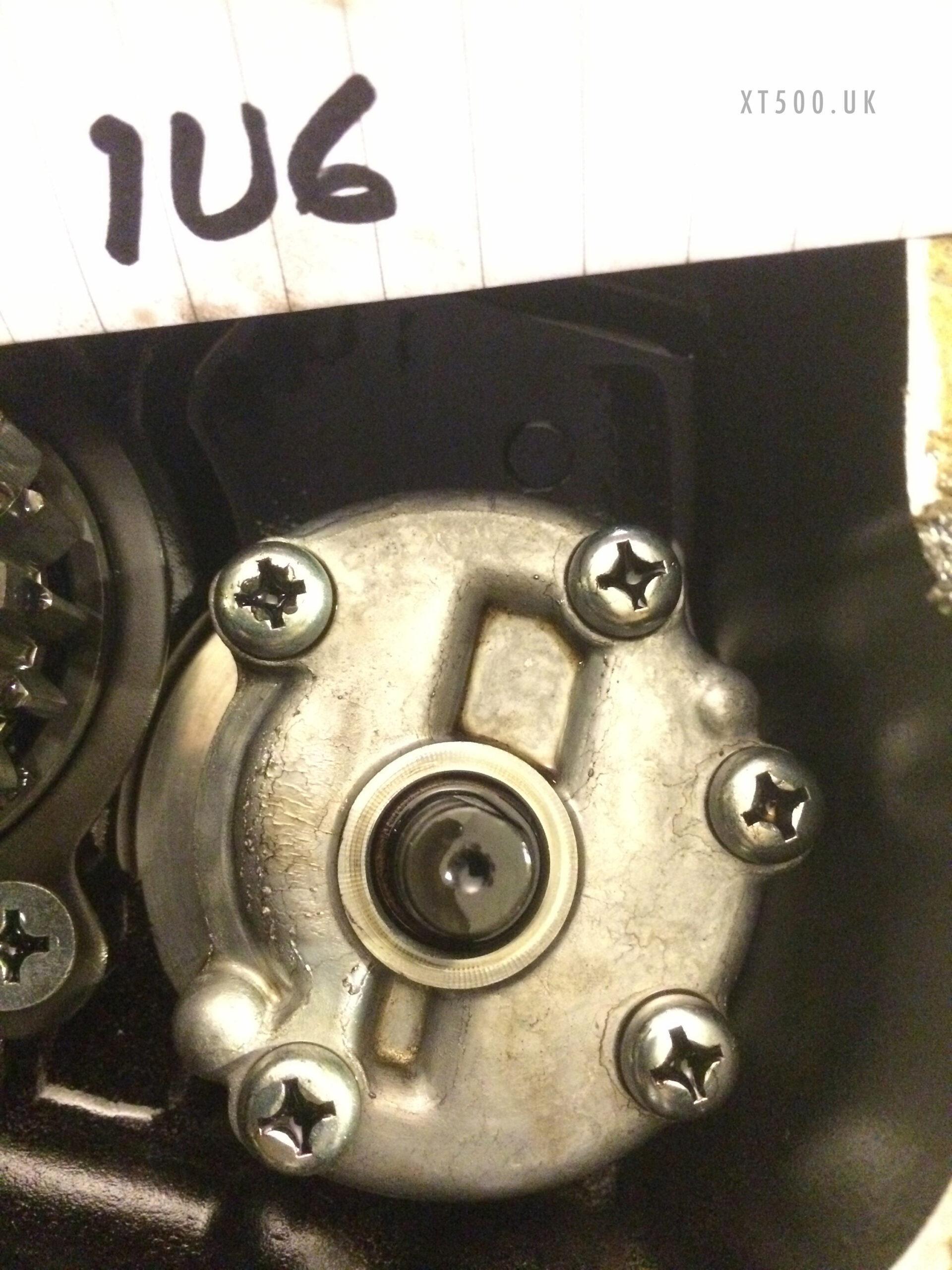 XT500 1U6 oil pump cover