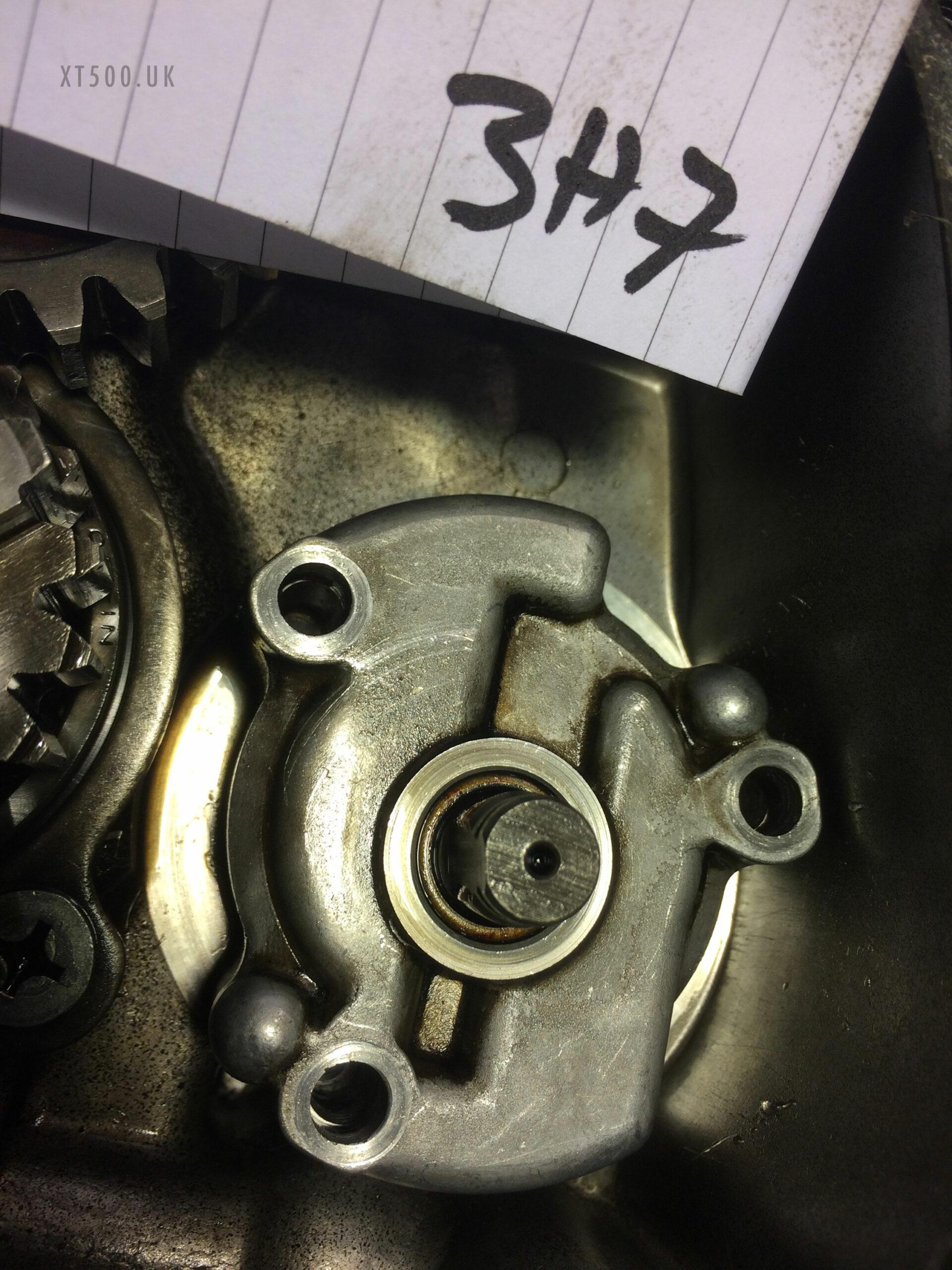 XT500 3H7 oil pump cover